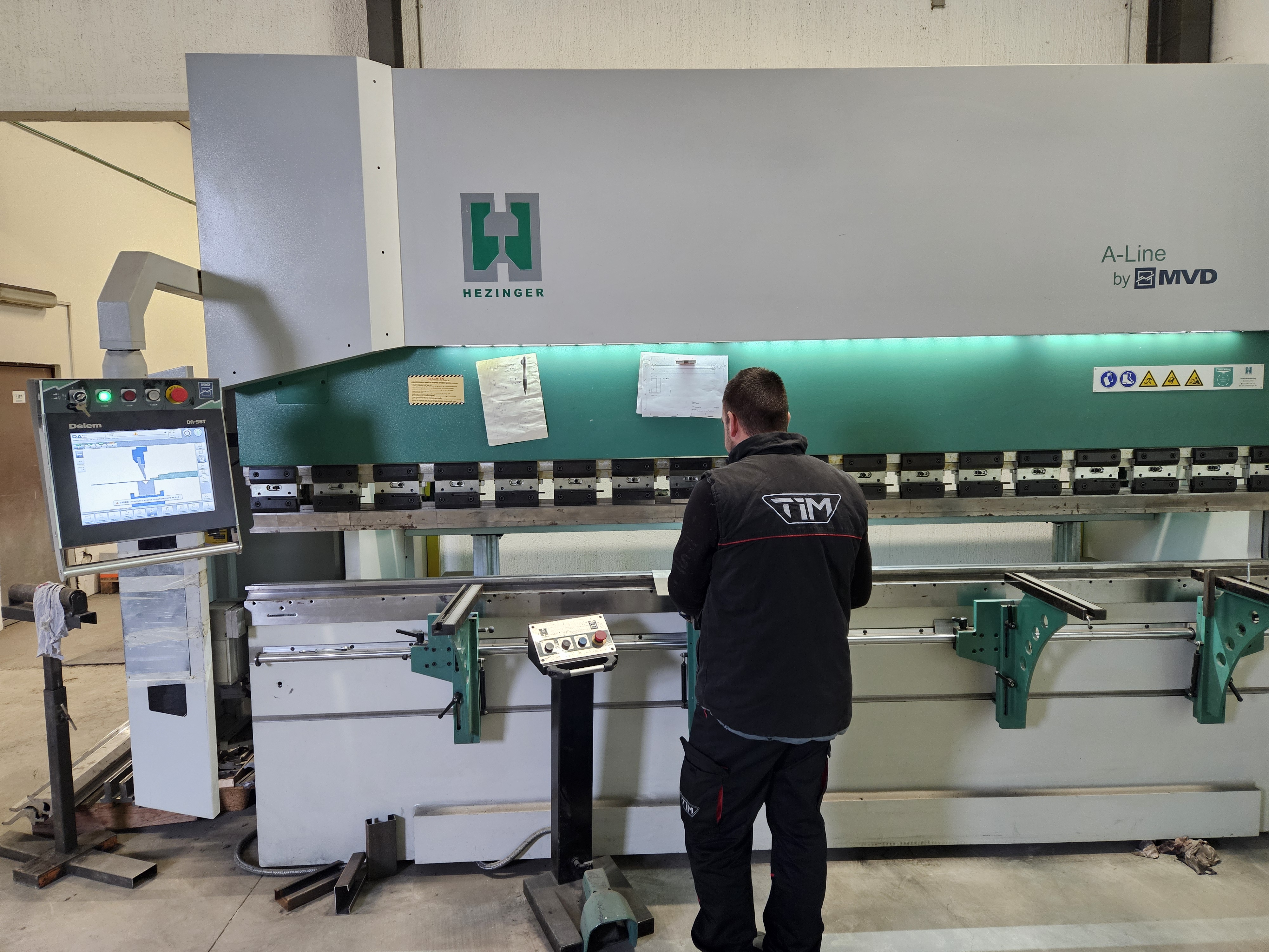 CNC SHEET BENDING